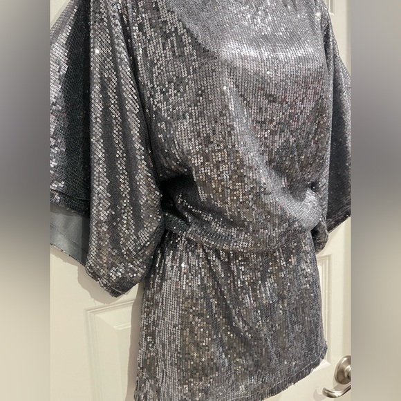 🥇 BLQ MKT Sequin Batwing Mini Shirt Dress - Picture 5 of 11